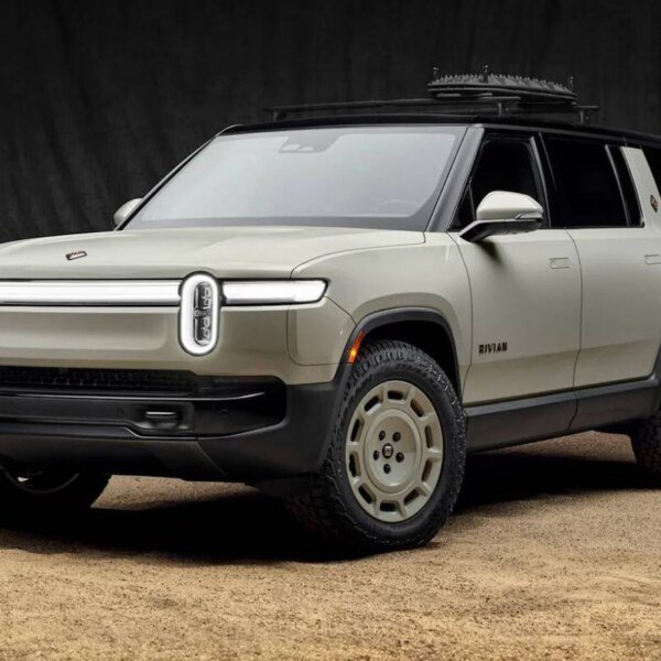 Rivian R1S (1)