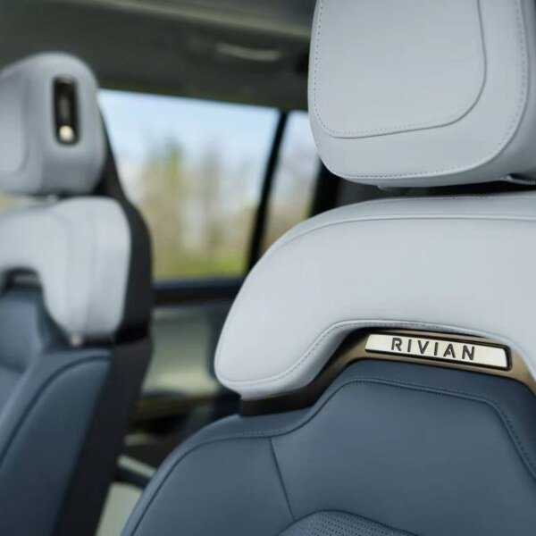 Rivian R1S (10)