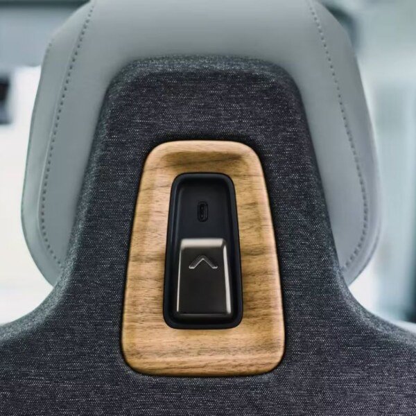Rivian R1S (13)