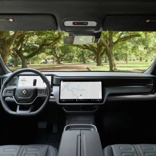 Rivian R1S (17)