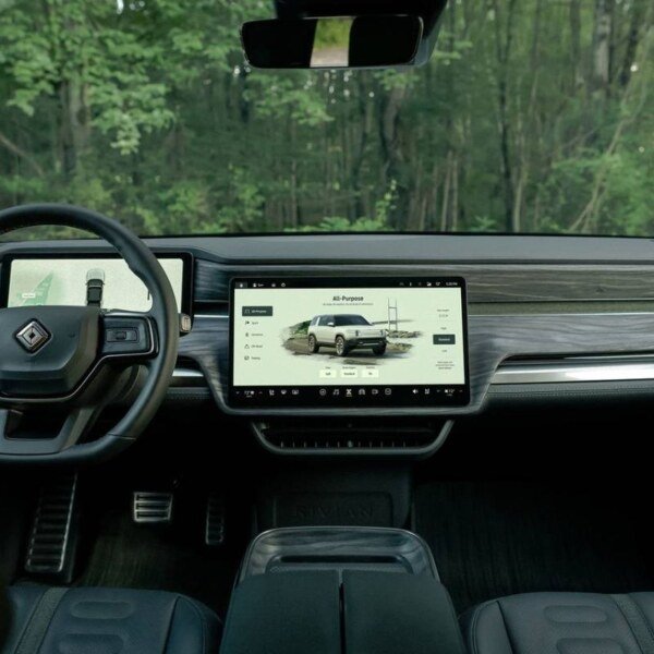 Rivian R1S (18)