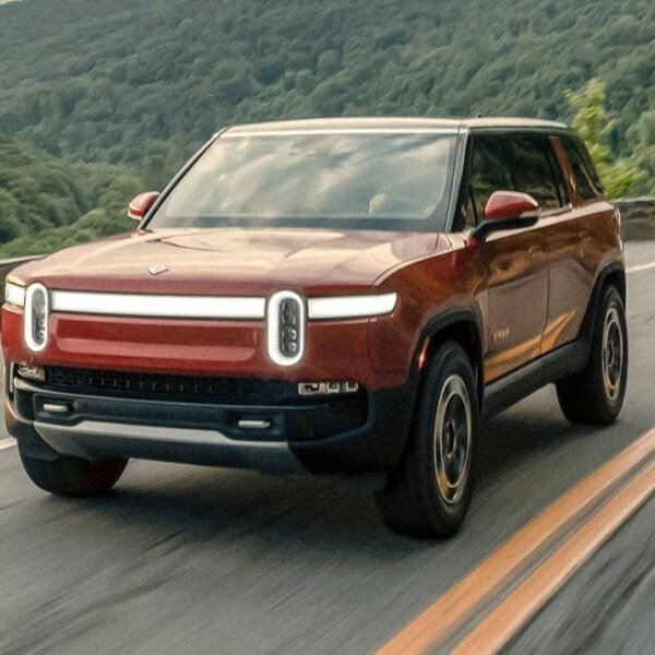 Rivian R1S (2)