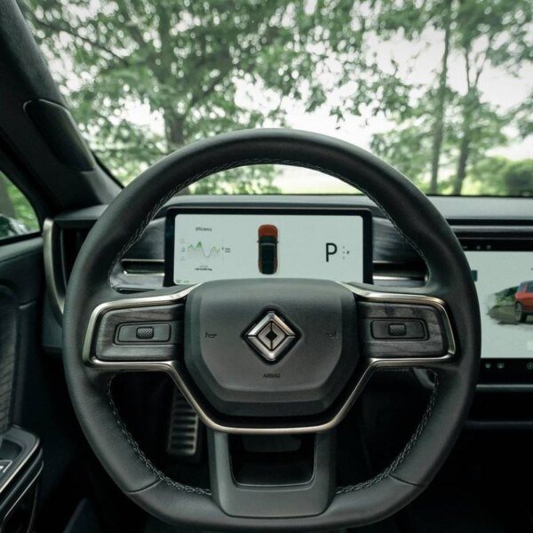 Rivian R1S (20)