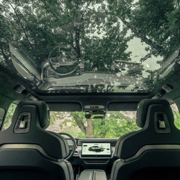 Rivian R1S (3)