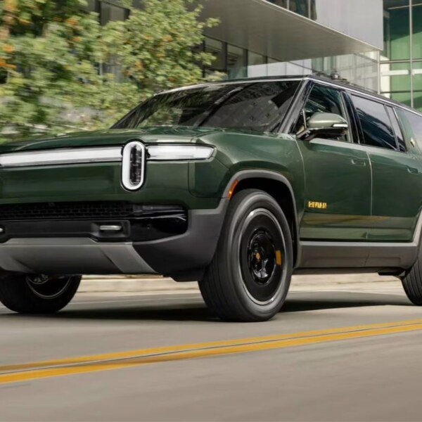 Rivian R1S (4)