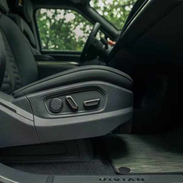 Rivian R1S (5)