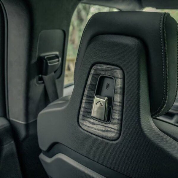 Rivian R1S (8)