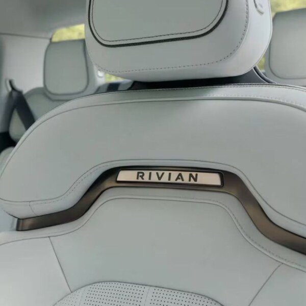 Rivian R1T (8)