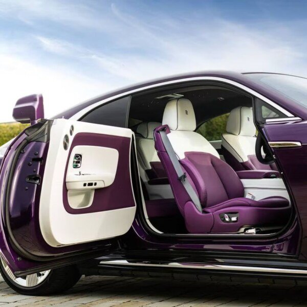 Rolls Royce Spectre (10)