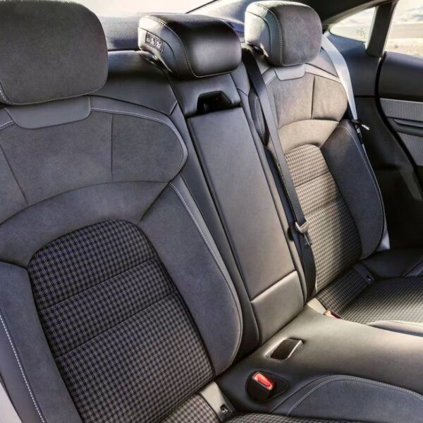 Porsche Taycan Base