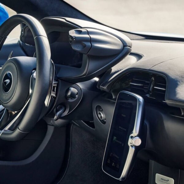 McLaren-Artura (8)