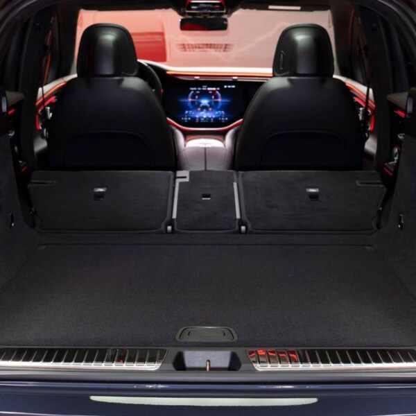 Mercedes-Benz-EQE-AMG® (1)