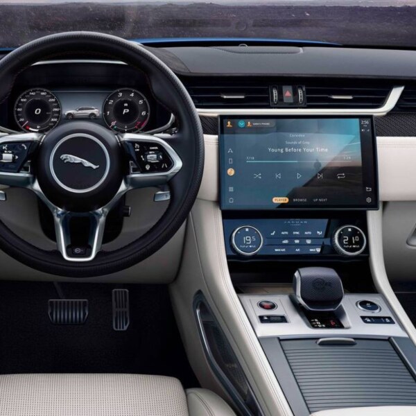 Jaguar F-PACE SVR (8)