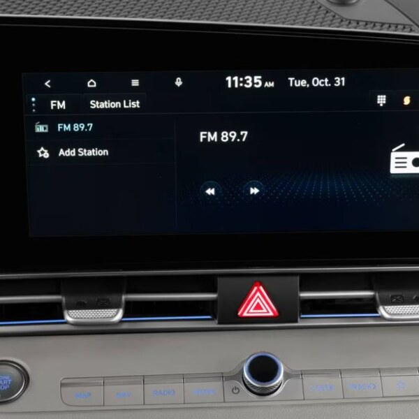 Hyundai Elantra Hybrid (1)