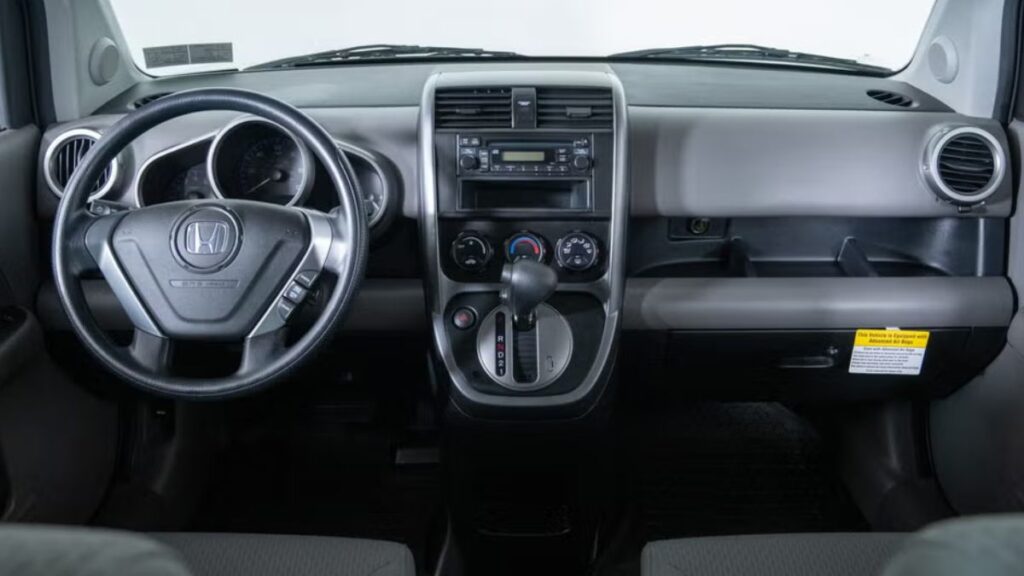 very clean example of the final-year model has appeared on Bring a Trailer