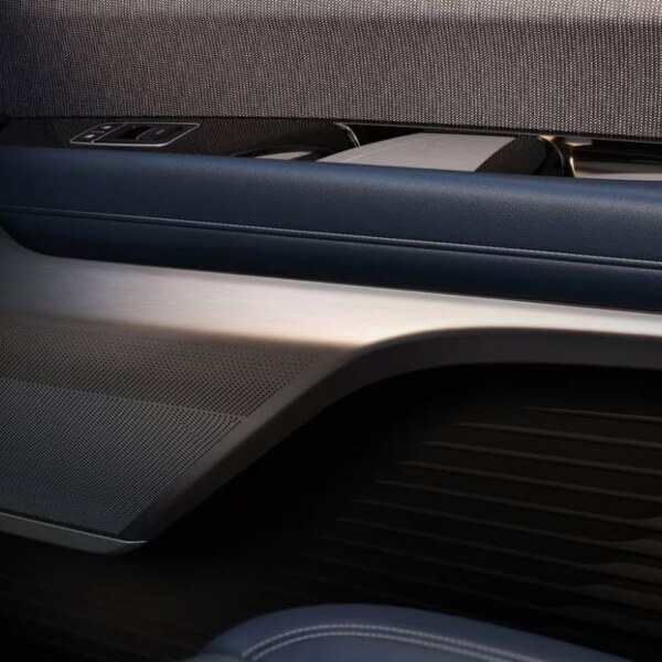 Cadillac VISTIQ Price, Specifications, Review, Feature, Compare (1)