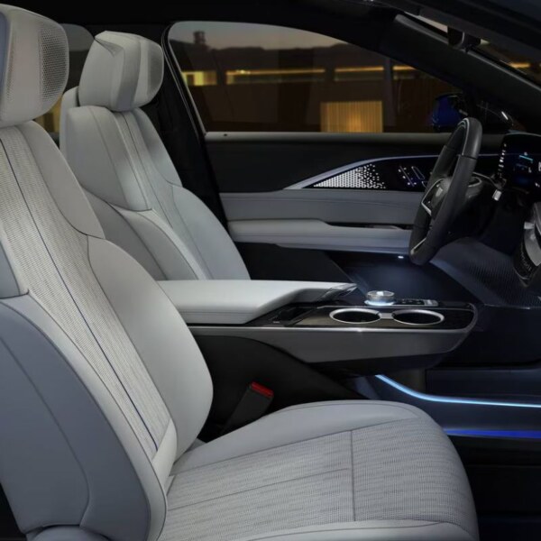 Cadillac LYRIQ (7)