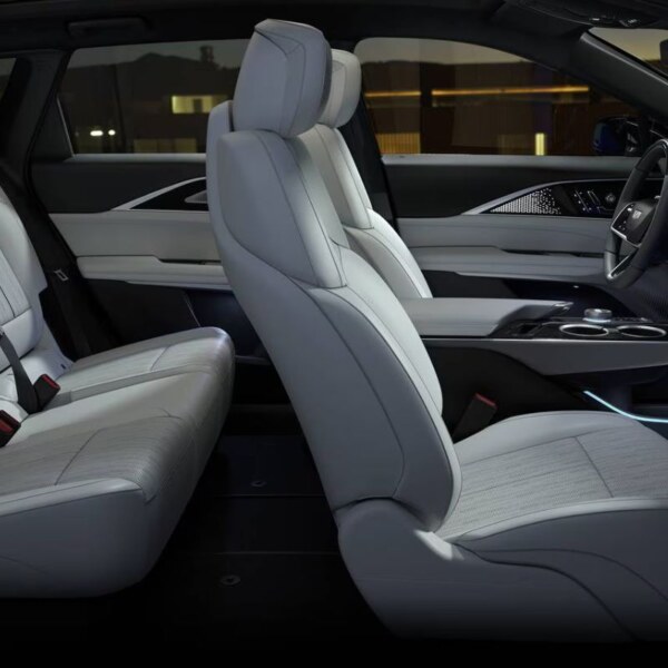 Cadillac LYRIQ (8)