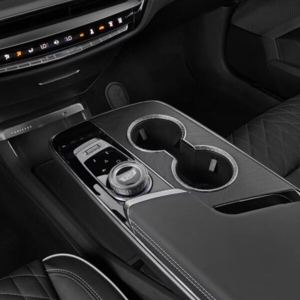 Cadillac LYRIQ V (6)