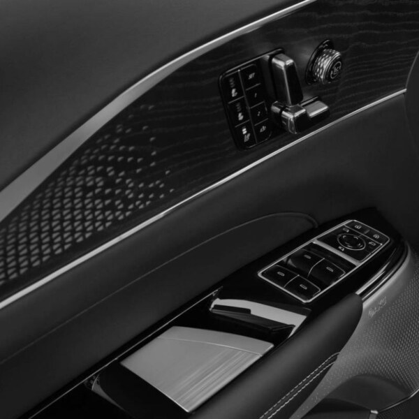 Cadillac LYRIQ V Premium (1)