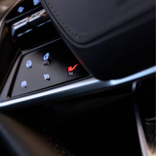 Cadillac LYRIQ V Premium (2)
